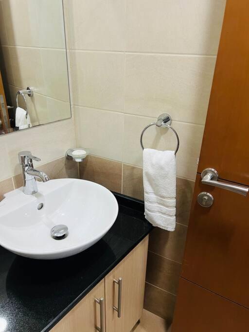 1 Bed Apartment With Sea View, Pool, Gym & Free Parking In Dubai Marina Εξωτερικό φωτογραφία