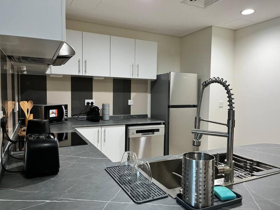 1 Bed Apartment With Sea View, Pool, Gym & Free Parking In Dubai Marina Εξωτερικό φωτογραφία
